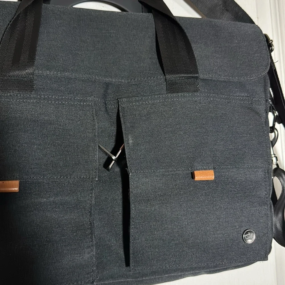 PKG Canada Richmond gray / black messenger bag / laptop bag / commuter bag